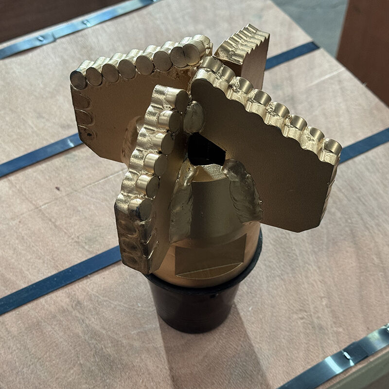 PDC Drag Bit utilisé pour l'exploration géologique, adapté à la roche dure douce à moyenne