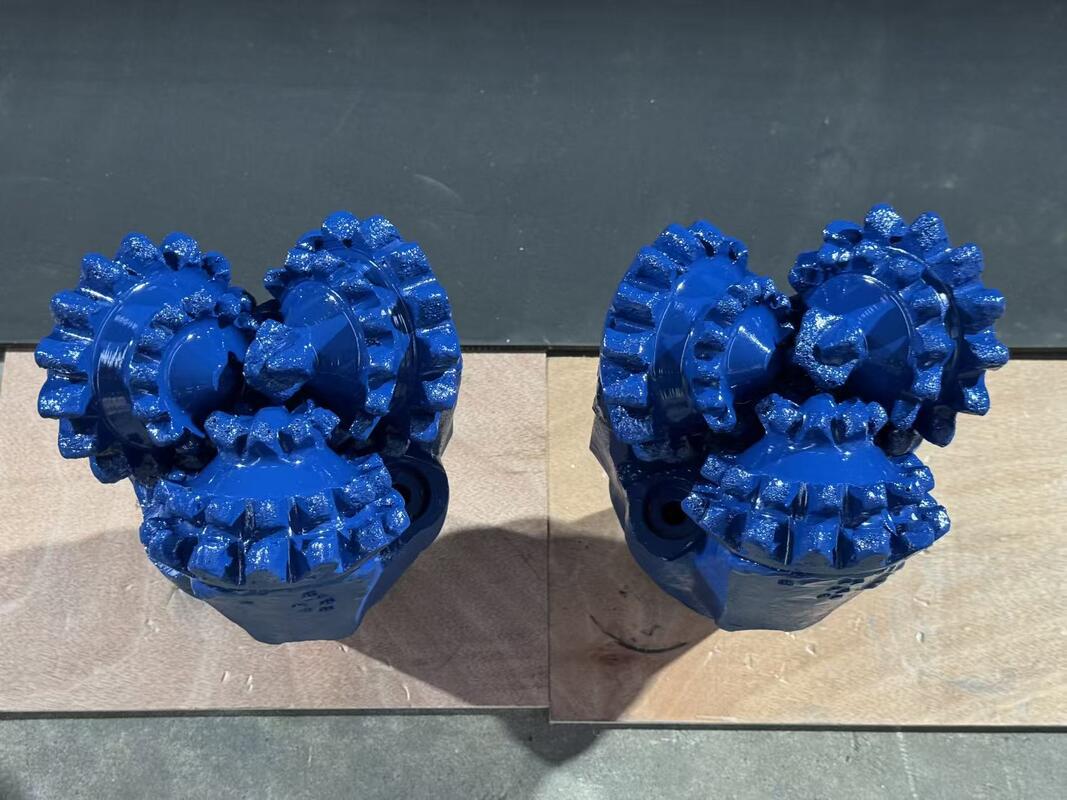 17 1/2 pouces bouton IADC737 acier forgé Tricone Forgeur Bit Pour le forage pétrolier